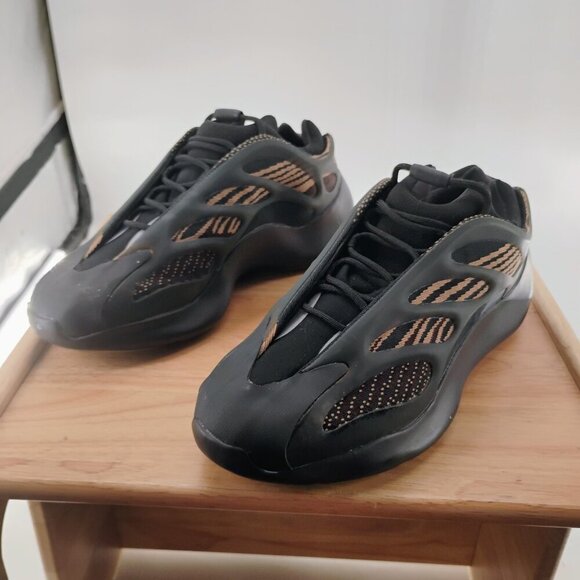 ADIDAS YEEZY BOOST 700 V3 “CLAY BROWN” 2020 like New. Size Us 9.5 ALVAH - Picture 1 of 9